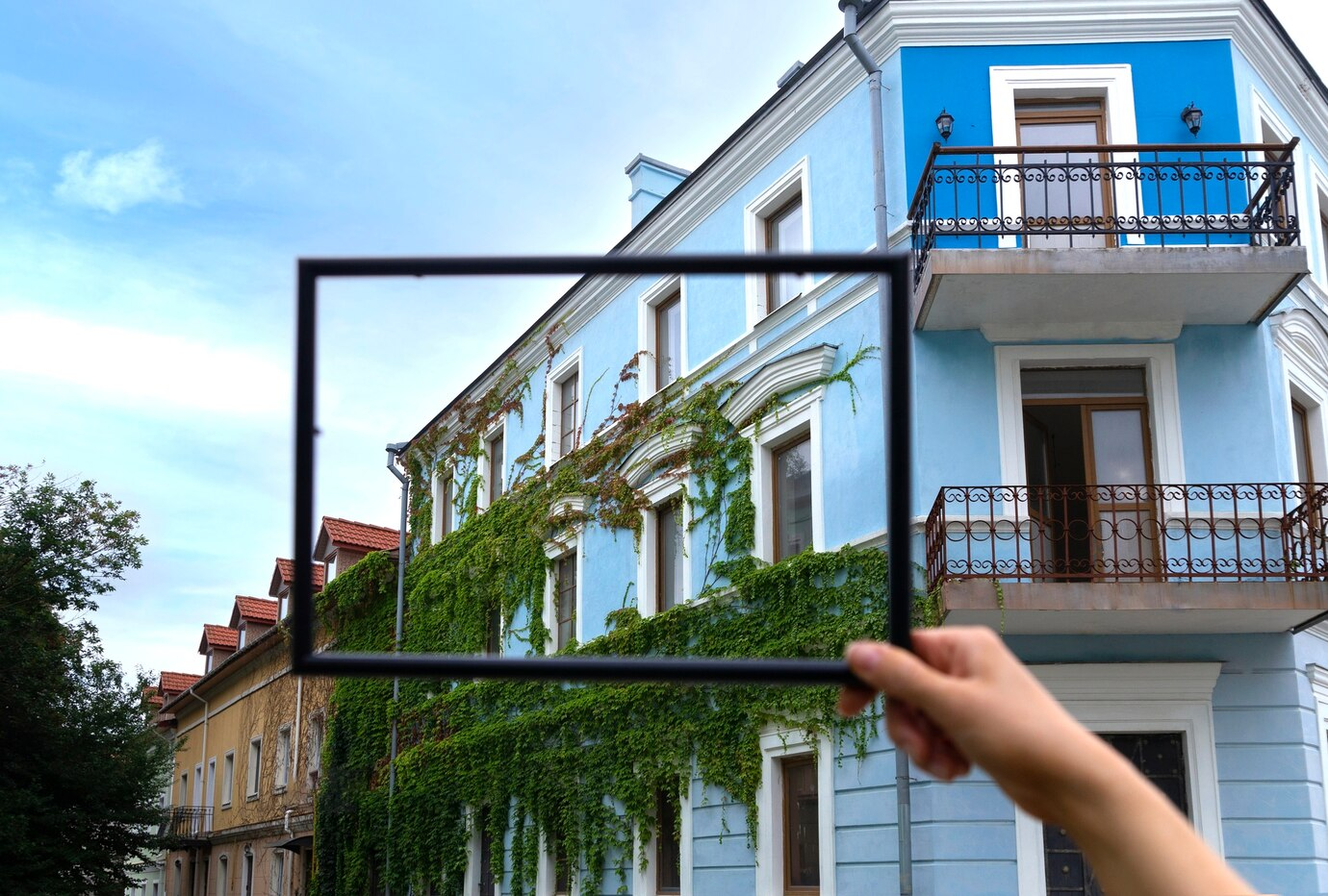 Framing landscape while traveling for video graphics